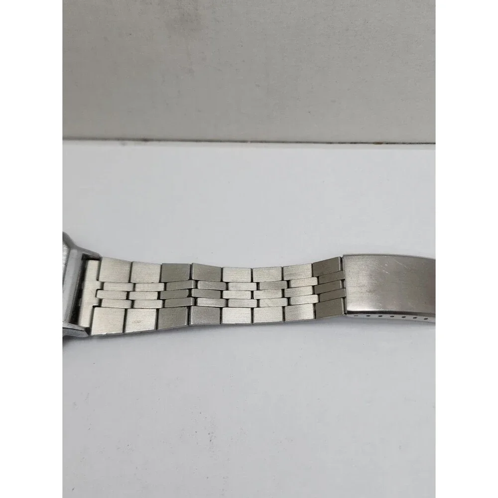 Vintage Texas Instruments LCD Digital Quartz Mens Silver Retro Watch New Battery